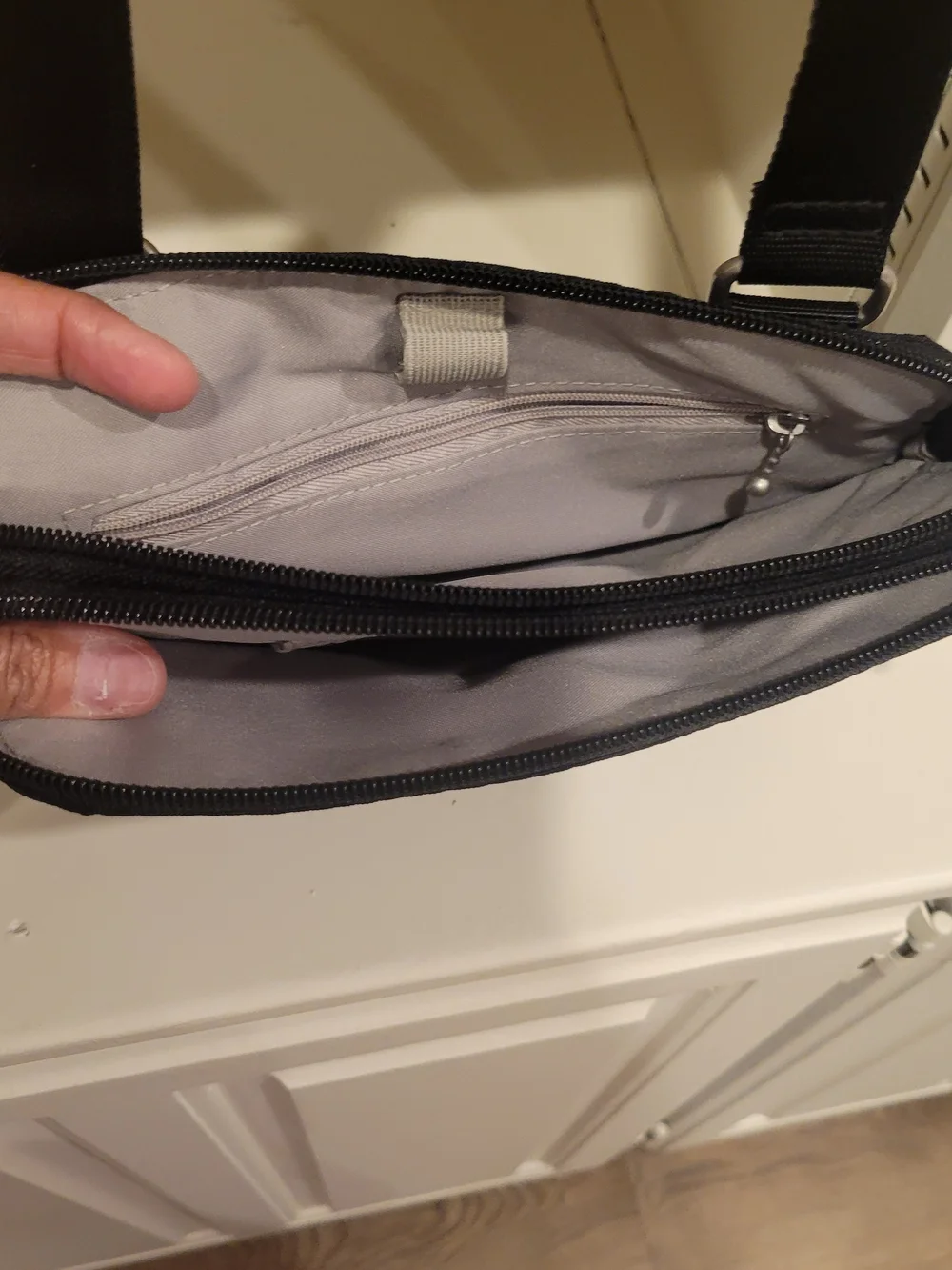 Baggallini Black Nylon Crossbody Messenger - Picture 7 of 7